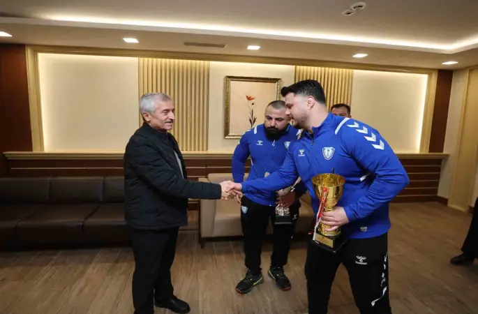 Şahinbey’in şampiyon güreşçilerinden büyük başarı
