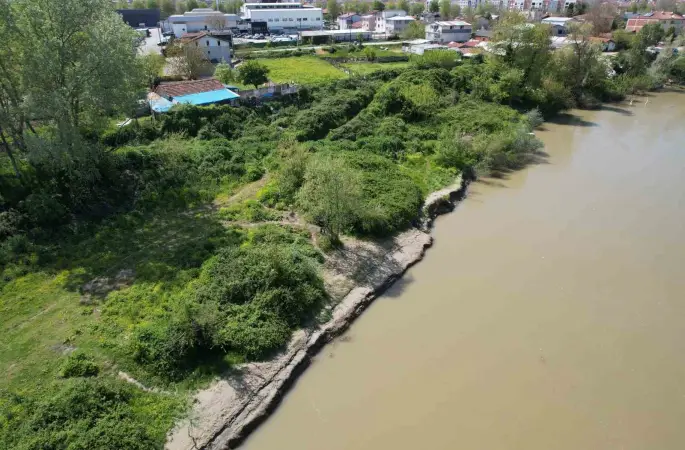 Sakarya’da nehre düşen çocuğu arama çalışmaları bir haftadır sürüyor
