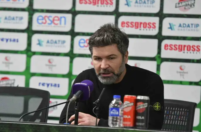 Sakaryaspor’da Teknik Direktör Hakan Kutlu ile yollar ayrıldı
