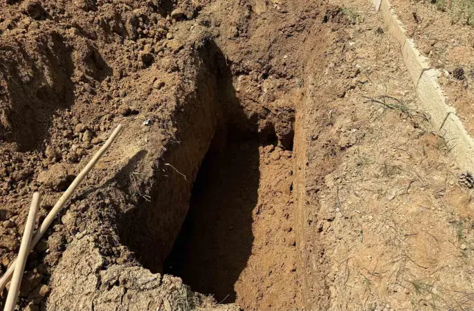 Saldırıda ölen öğretmenin defnedileceği mezar yeri görüntülendi
