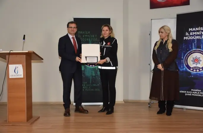 Salihli’de üniversite öğrencilerine siber suçlar ve dolandırıcılık eğitimi
