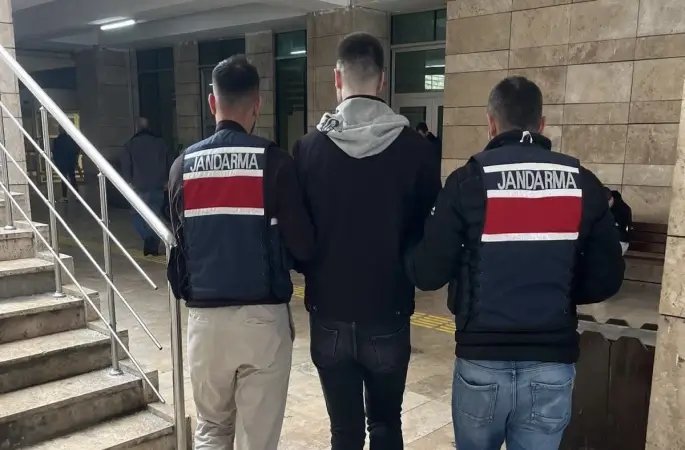 Samsun’da 14 yıl hapis cezasıyla aranan dolandırıcı yakalandı
