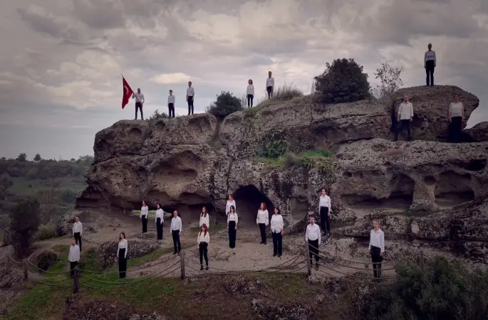 Samsun’da ‘Çanakkale Şehitlerine’ şiiri çok sesli koro ile seslendirildi
