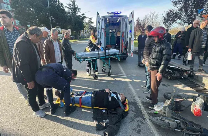Samsun’da motosiklet ile elektrikli scooter çarpıştı: 2 yaralı
