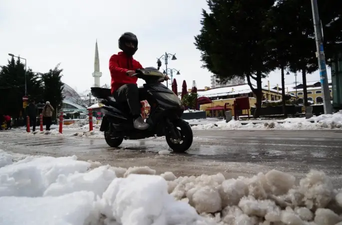 Samsun’da motosiklet ve kuryelerin trafiğe çıkışı kısıtlandı
