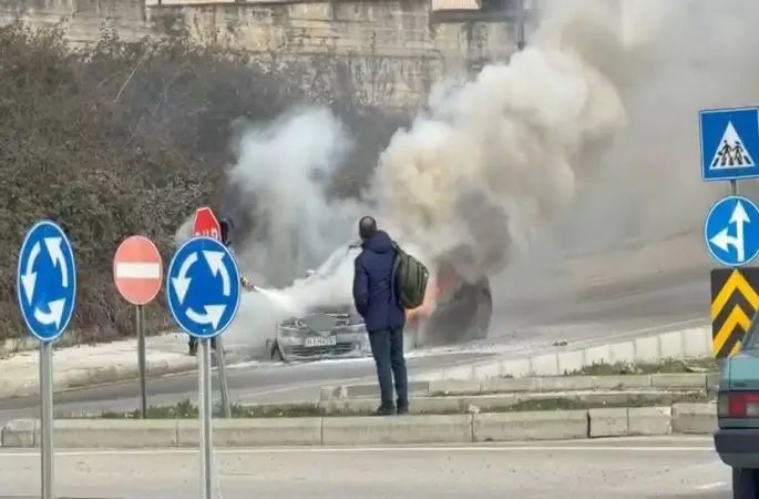 Samsun’da otomobil alevlere teslim oldu
