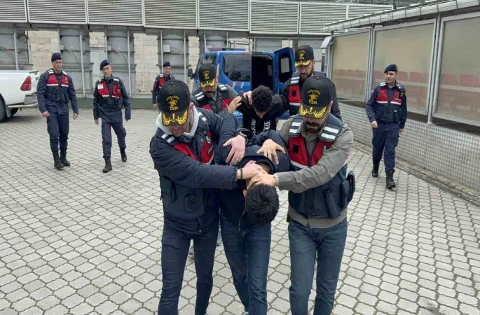 Samsun’da Tik Tok canlı yayınında terör propagandası yapan 2 inşaat işçisi adliyeye sevk edildi
