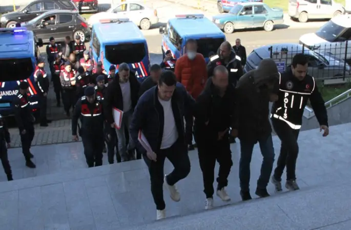 Samsun’da uyuşturucu operasyonu: 15 şüpheli adliyede
