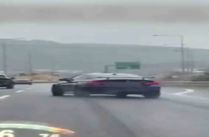 Sancaktepe’de sosyal medyada tehlikeli sürüş anını paylaşan sürücünün ehliyetine el konuldu
