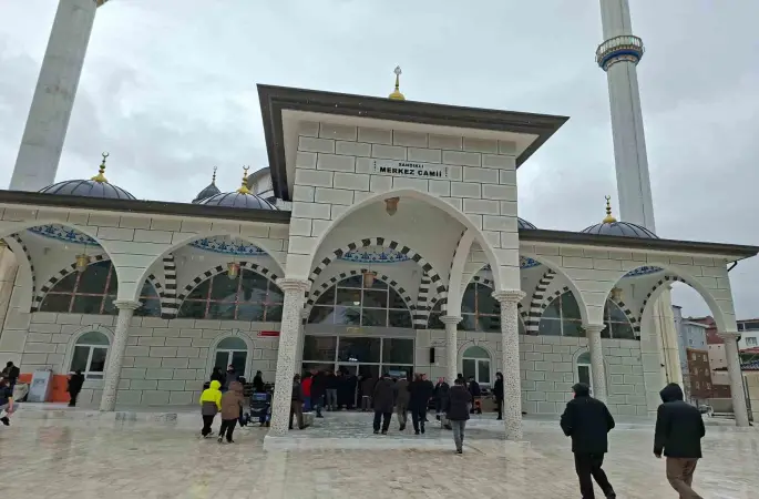Sandıklı Merkez Cami ibadete açıldı
