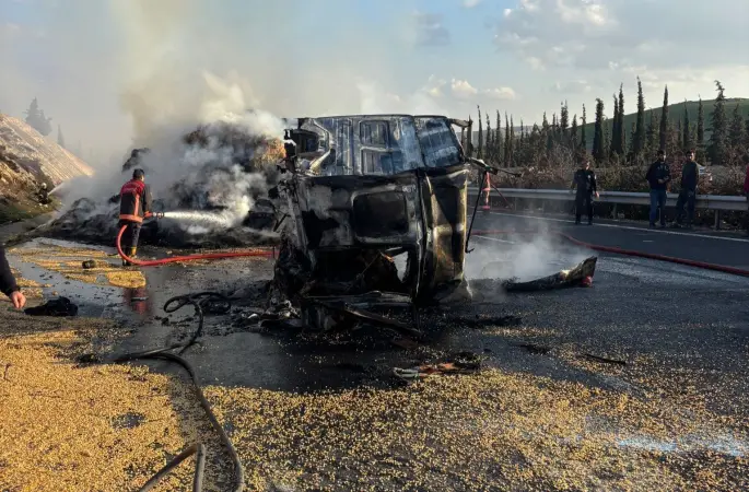 Şanlıurfa’da aynı istikamette giden iki tır çarpıştı: 1 ölü, 1 yaralı
