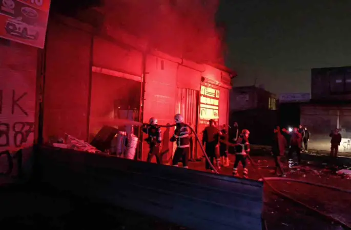 Şanlıurfa’da hurdacı dükkanında korkutan yangın
