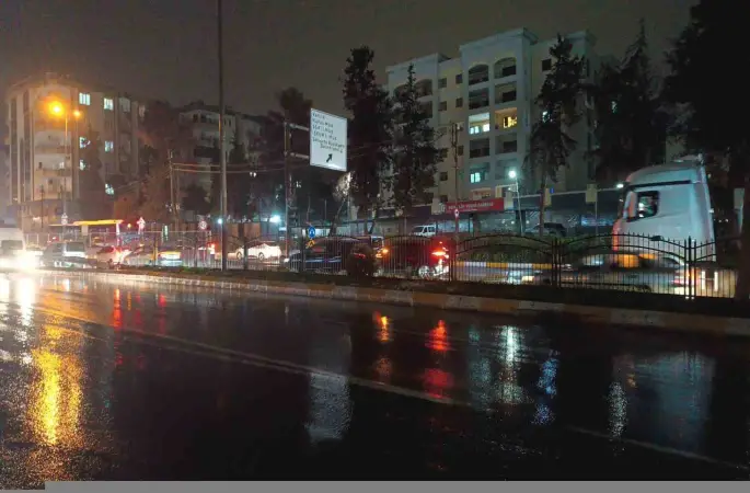 Şanlıurfa’da kısa süreli sağanak hayatı olumsuz etkiledi
