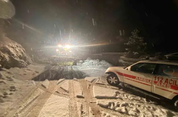 Sason’da karla mücadele sürüyor: Ekipler hastaları kurtarmak için seferber oldu
