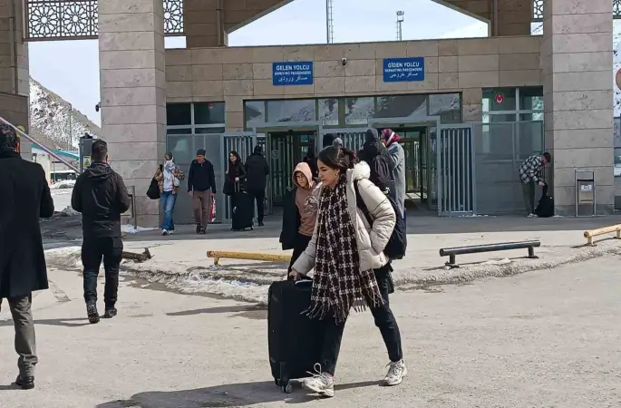 Savaş sonrası İranlılar ülkelerine dönüyor
