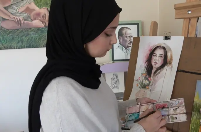 Savaşın içinden doğan sanatçı: Kadınların hikayesini tuvale yansıtıyor
