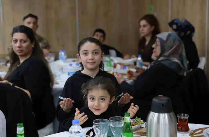 Şehit aileleri ve gaziler onuruna iftar programı düzenlendi
