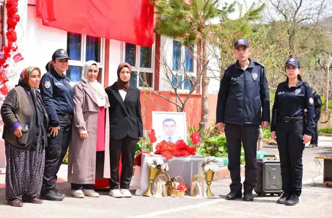Şehit polisin adı memleketi Feke’de okula verildi
