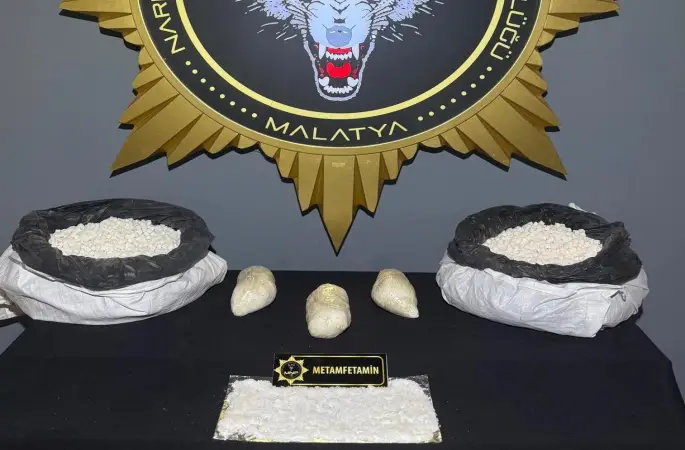 Şeker çuvallarından 3 kilo uyuşturucu çıktı
