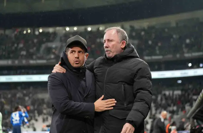 Sergen Yalçın, Emre Belözoğlu’na karşı ilk galibiyetini aldı
