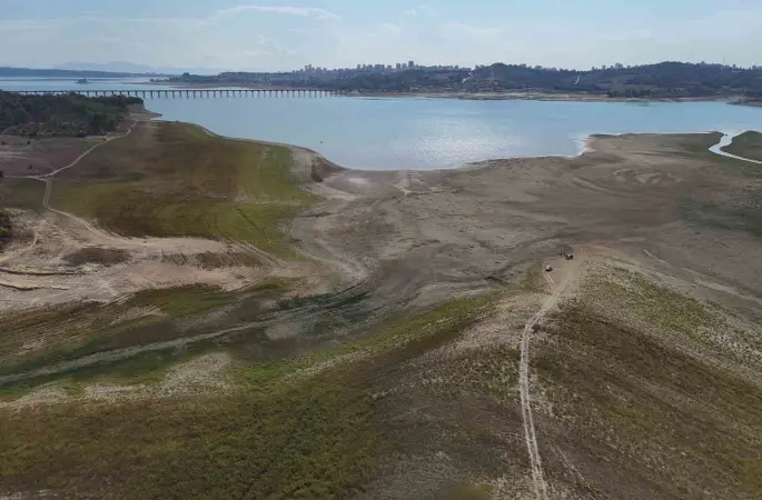 Seyhan Baraj Gölü’ndeki kuraklık ve sonrası dron ile görüntülendi
