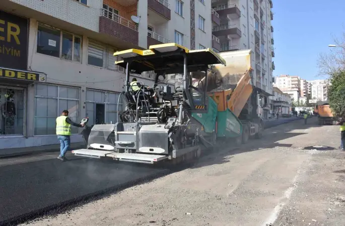 Siirt’te asfalt çalışmaları hız kesmeden devam ediyor
