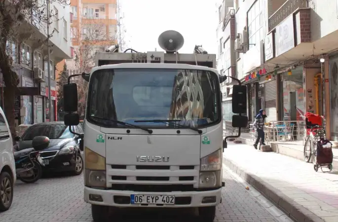 Siirt’te müziği duyan çöpünü çıkartıyor
