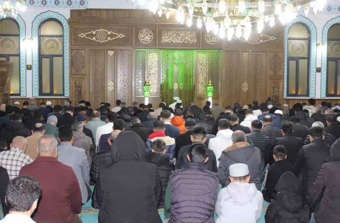 Siirt’te Ramazan ayının ilk teravih namazı kılındı
