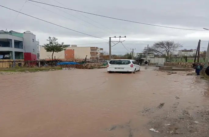Siirt’te sağanak yağış hayatı olumsuz etkiledi
