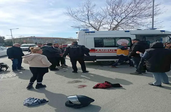Silivri’de ışık ihlali yapan otomobil sürücüsü, motosikletle çarpıştı

