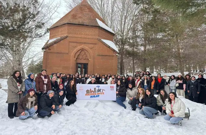 Silopi Atatürk Lisesi Yeşilay gönüllüleri Ahlat’taki gençlik kampında buluştu
