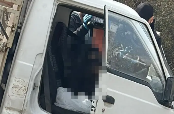 Sınıf öğretmeni arabasında ölü bulundu
