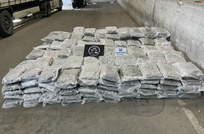 Sınırda dev operasyon: Çamaşır makinesine gizlenmiş 363 kilo eroin ele geçirildi
