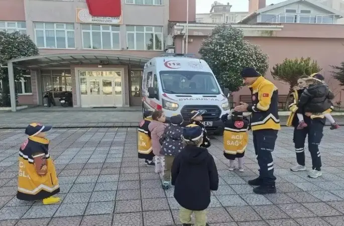 Sinop’ta minik öğrenciler ambulansı yakından tanıdı
