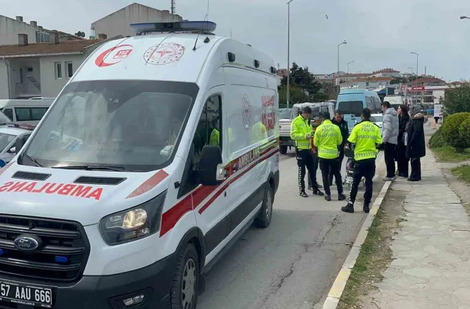 Sinop’ta otomobil ile motosiklet çarpıştı: 2 yaralı
