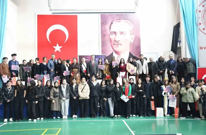 Şırnak’ta genç yetenekler tiyatro il finalinde sahne aldı
