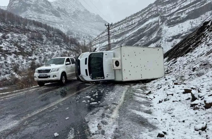 Şırnak’ta kamyonet devrildi: 1 yaralı
