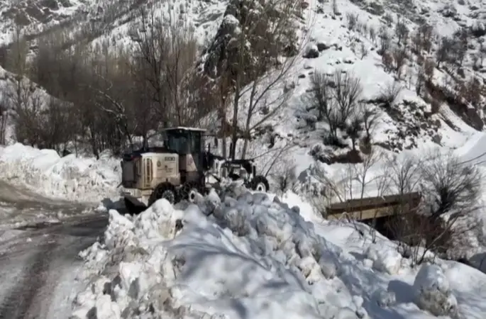 Şırnak’ta karla mücadele çalışmaları devam ediyor
