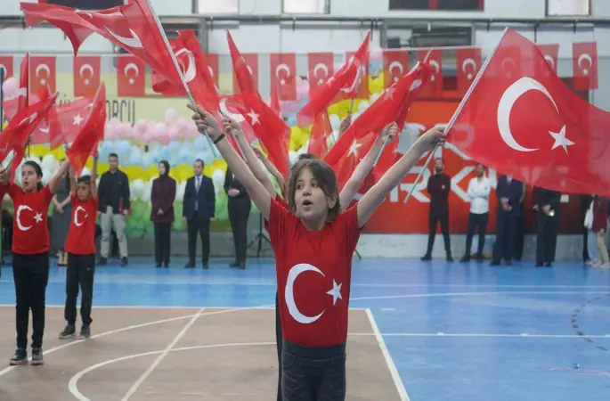 Şırnak’ta öğrencilerden renkli 23 Nisan kutlaması
