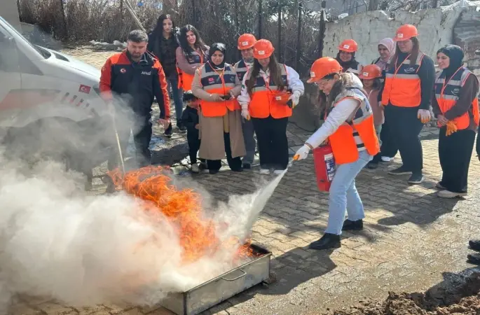 Şırnak’ta tamamı kadınlardan oluşan AFAD gönüllü ekibi eğitimi tamamladı
