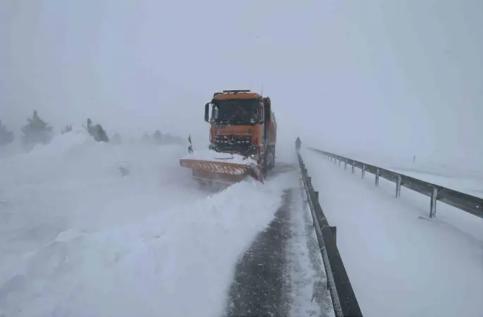 Sivas’ın dışarı ile ulaşımı kesildi
