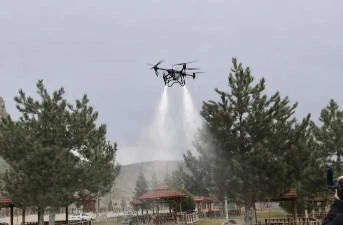 Sivas’ta keneye karşı havadan karadan mücadele
