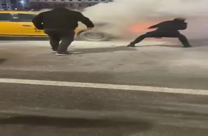 Sivas’ta seyir halindeki taksi alevlere teslim oldu
