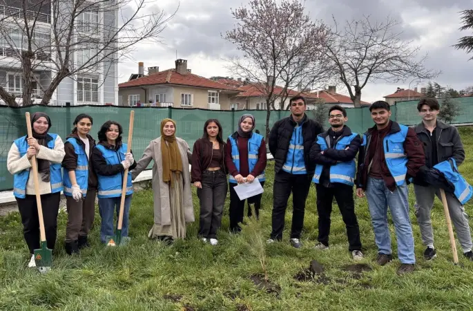 Sivrihisar Yurdu bahçesinde fidanlar toprakla buluştu
