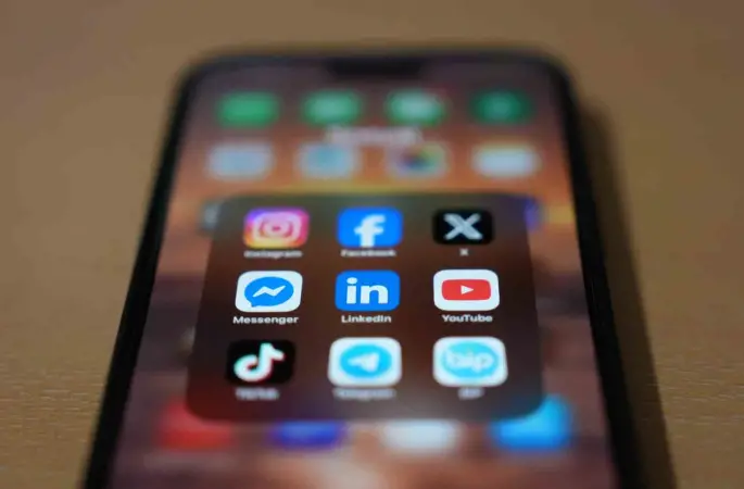 Sosyal medya devlerinin "temsilcilik" oyunu
