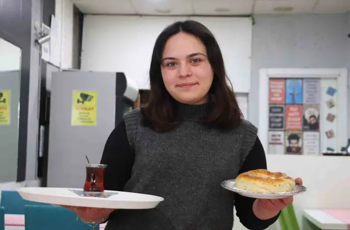 Sosyal medya yerine hayaline odaklandı, 3 sene çalışıp biriktirdiği para ile 18 yaşında kafe açtı
