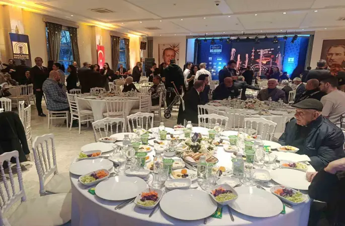 Spor camiası ve ünlü isimler Darülaceze sakinleriyle iftarda buluştu
