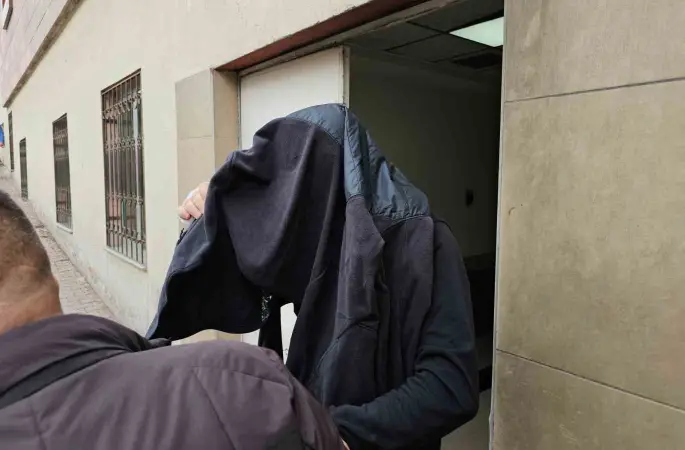 Suç örgütü operasyonunda gözaltına alınan 9 kişi adliyeye sevk edildi
