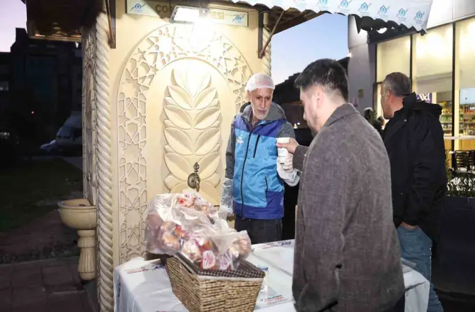 Sultangazi Belediyesi’nden iftara yetişemeyenler için sıcak çorba ikramı

