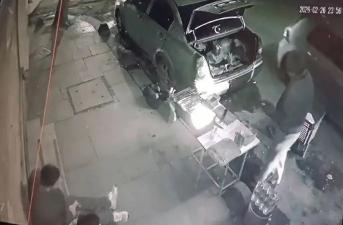 Sultangazi’de kaldırımdakilere ateş açıp kaçtılar, o anlar kamerada
